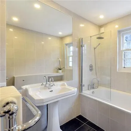 Image 7 - Connaught Square, London, W2 2HJ, United Kingdom - Room for rent