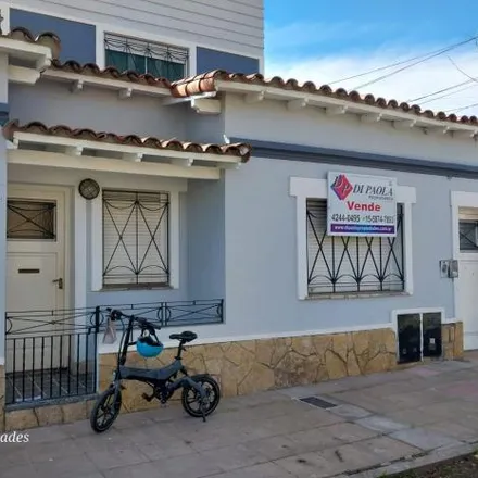 Buy this 5 bed house on Mariano Sánchez de Loria 1385 in Partido de Lomas de Zamora, Lomas de Zamora