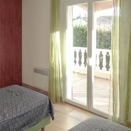 Rent this 3 bed house on 34460 Cessenon-sur-Orb