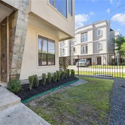 Buy this 3 bed house on 888 Lester Street in Houston, TX 77007