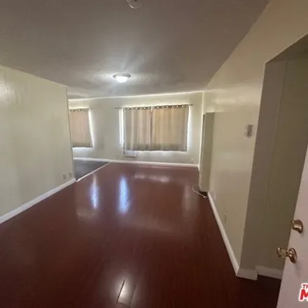 Image 5 - 2715 South Cloverdale Avenue, Los Angeles, CA 90016, USA - Apartment for rent