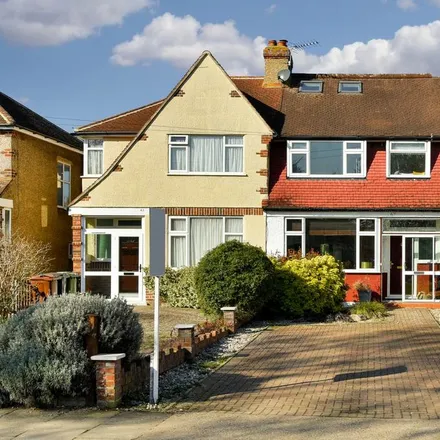 Rent this 4 bed townhouse on Riverholme Drive in Ewell, KT19 9TW