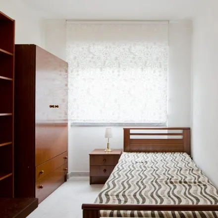 Rent this 3 bed room on Avenida Rainha Dona Leonor 4 in 1750-142 Lisbon, Portugal