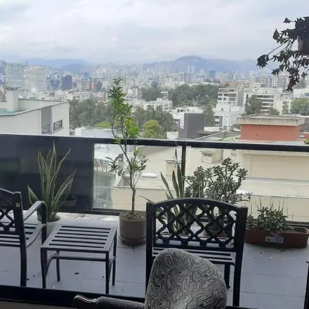 Rent this 2 bed apartment on Hidalgo de Pinto N40-310 in 170104, Quito