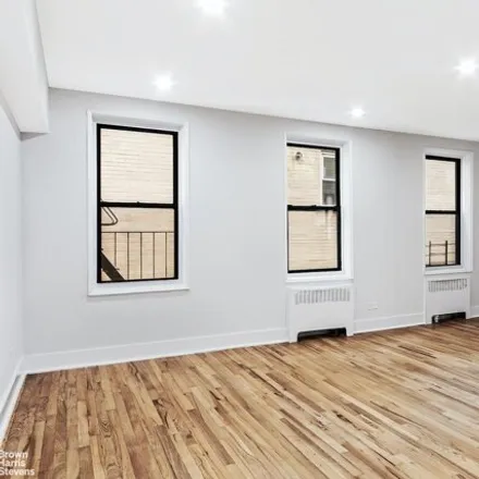 Image 2 - 525 West 235th Street, New York, NY 10463, USA - Apartment for sale