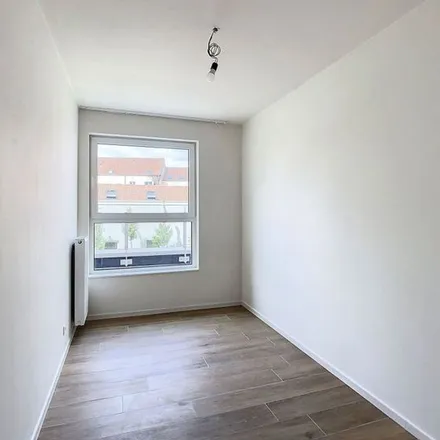 Rent this 3 bed apartment on Rue Fernand Brunfaut - Fernand Brunfautstraat 25 in 1080 Molenbeek-Saint-Jean - Sint-Jans-Molenbeek, Belgium