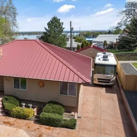 Buy this 4 bed house on 1226 North Perry Loop in Benton County, WA 99336