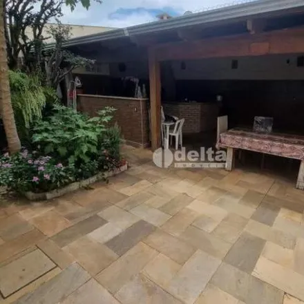 Image 1 - Centro Educacional Estrela Guia, Rua Izaú Rangel de Mendonça, Segismundo Pereira, Uberlândia - MG, 38408-098, Brazil - House for sale