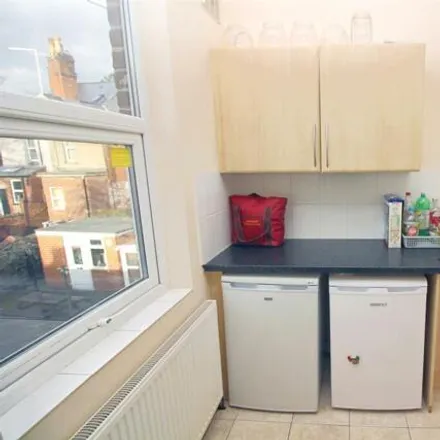 Image 3 - 45 Southgrove Road, Sheffield, S10 2NQ, United Kingdom - Townhouse for rent