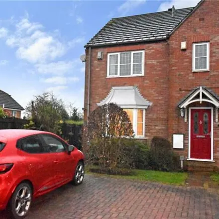 Buy this 2 bed townhouse on Reedsdale Avenue in Gildersome, LS27 7JE