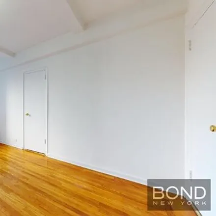 Image 7 - The Mango, 301 East 38th Street, New York, NY 10016, USA - Apartment for rent