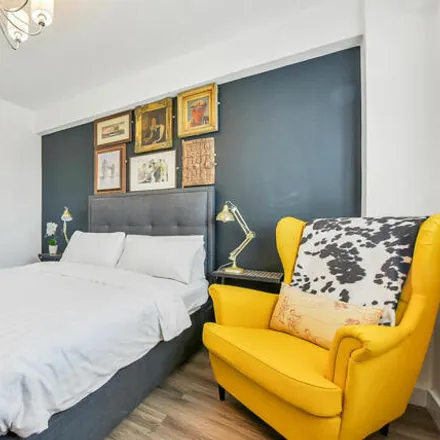 Image 5 - Longford House, Jubilee Street, St. George in the East, London, E1 3EY, United Kingdom - Apartment for sale