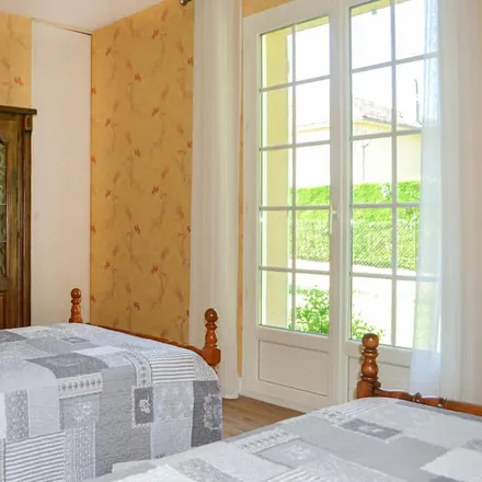 Rent this 3 bed house on Montignac in Avenue du Quatre Septembre, 24290 Montignac-Lascaux