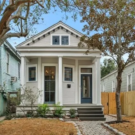 Buy this 3 bed house on 8219 Sycamore Street in New Orleans, LA 70118