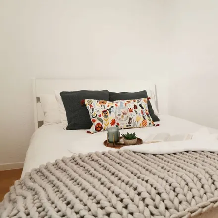 Rent this 11 bed room on Calle Preciados in 42, 28013 Madrid