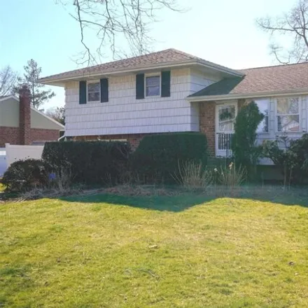 Buy this 3 bed house on 8 Sycamore Lane in Commack, NY 11725