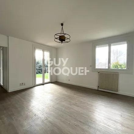 Rent this 4 bed apartment on Chronodrive Portet sur Garonne in Route de Muret, 31120 Portet-sur-Garonne