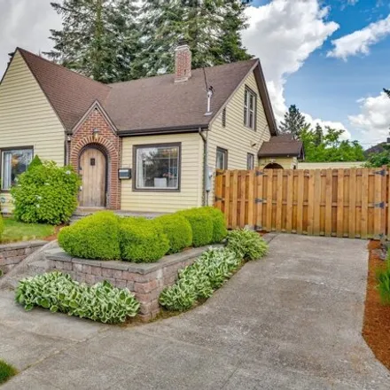 Buy this 3 bed house on 1008 North Farragut Street in Portland, OR 97217