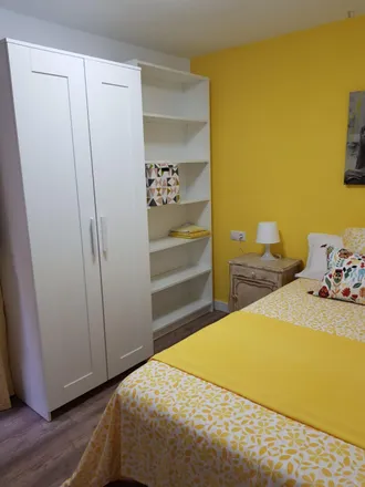 Rent this 4 bed room on Carrer del Pare Antón Martín in 3, 46011 Valencia