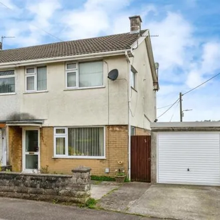 Buy this 3 bed duplex on Ty'n-y-Bonau Road in Pontarddulais, SA4 8RZ