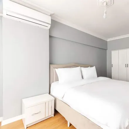 Rent this 3 bed apartment on 34394 Şişli
