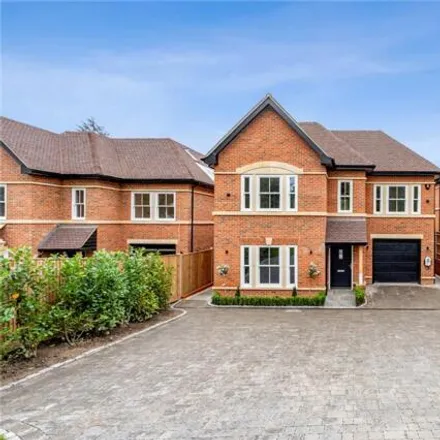 Buy this 5 bed house on Beechwood Drive in Marlow, SL7 2DJ