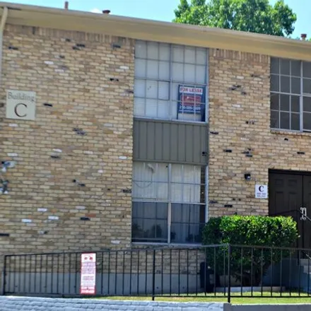 Rent this 1 bed condo on Oak Hills Animal Hospital in Southpoint Street, San Antonio