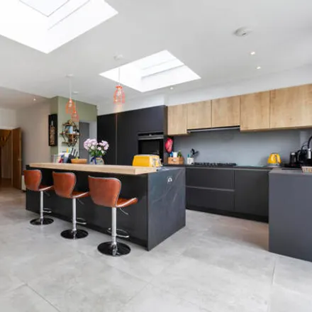 Image 2 - Charnwood Avenue, London, SW19 3EH, United Kingdom - Townhouse for rent