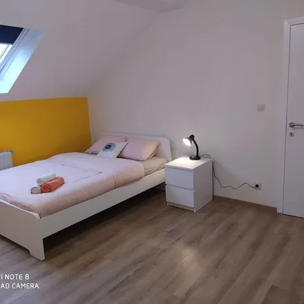 Rent this 1 bed apartment on Rue des Deux Tours - Tweetorenstraat 100 in 1210 Saint-Josse-ten-Noode - Sint-Joost-ten-Node, Belgium