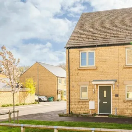 Buy this 4 bed duplex on Windsor Road in Moreton-in-Marsh, GL56 0EY