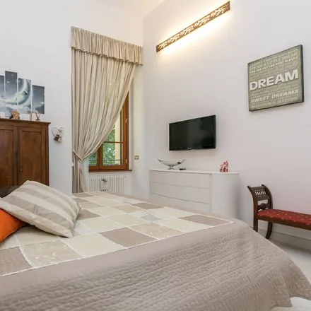 Rent this 2 bed apartment on Siena