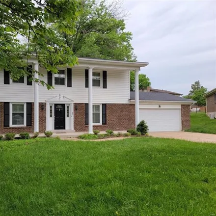 Buy this 4 bed house on 401 Hickory Glen Lane in Creve Coeur, MO 63141