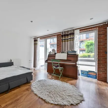 Rent this studio apartment on Warehouse Court in Duke of Wellington Avenue, London