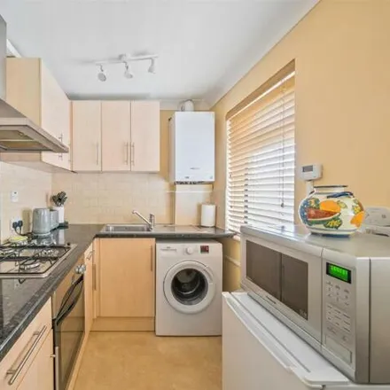 Image 2 - 19 Dyne Road, London, NW6 7XB, United Kingdom - Apartment for sale