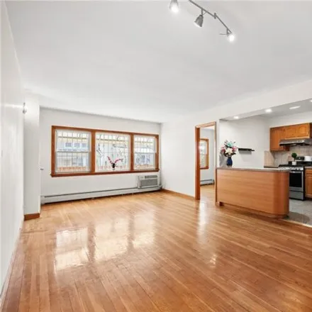 Image 2 - 61-14 157th Street, New York, NY 11367, USA - House for sale