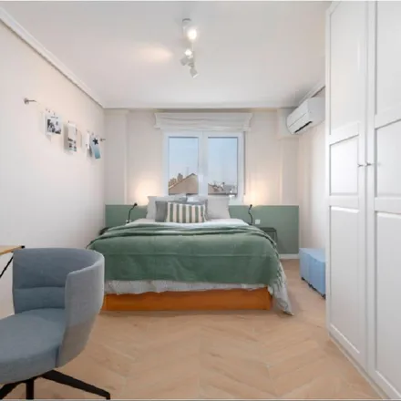 Rent this 4 bed apartment on Carrer del Beat Nicolau Factor in 14, 46007 Valencia