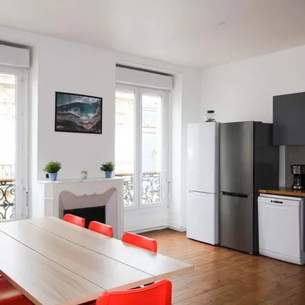 Image 5 - 4 Rue de Cursol, 33000 Bordeaux, France - Apartment for rent