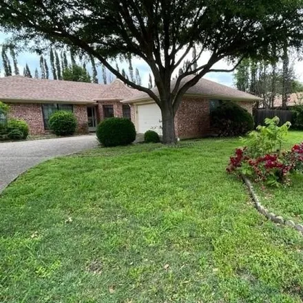 Image 4 - 1207 South Hyde Park Boulevard, Cleburne, TX 76033, USA - House for sale