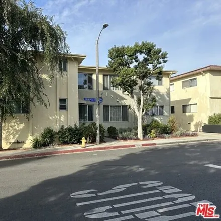 Image 2 - 1225 North Genesee Avenue, West Hollywood, CA 90046, USA - House for sale