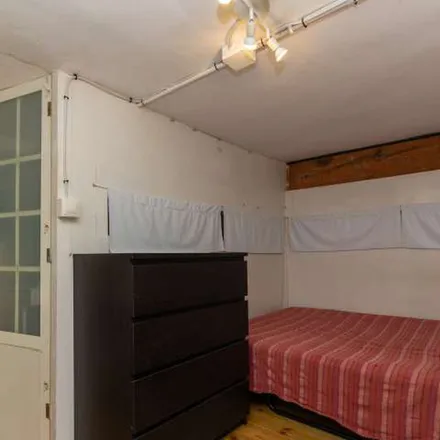 Rent this 3 bed apartment on Madrid in Swinton & Grant, Calle de Miguel Servet