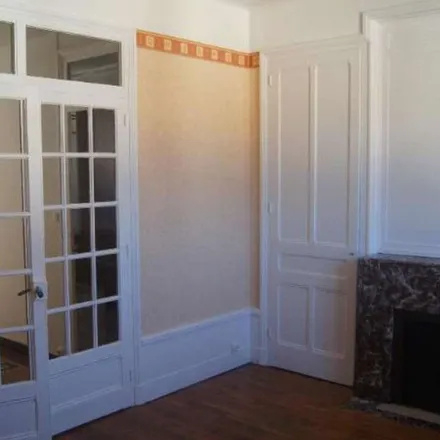 Rent this 3 bed apartment on 65 Avenue de Lanessan in 69410 Champagne-au-Mont-d'Or, France