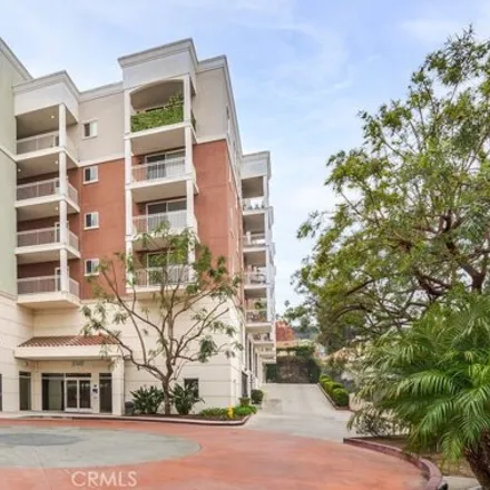 Buy this 2 bed condo on 3701 Lockland Drive in Los Angeles, CA 90008