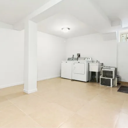 Image 5 - 24-12 35th Street, New York, NY 11103, USA - Apartment for rent