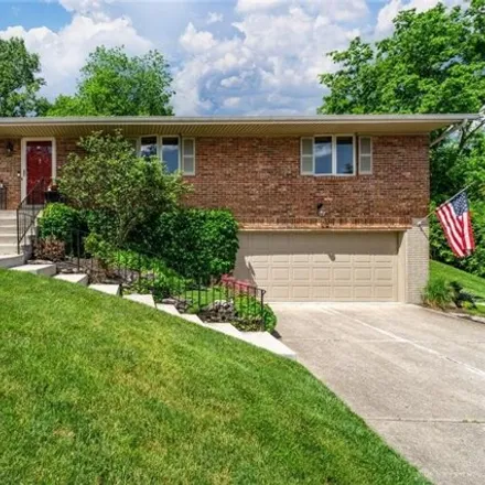 Buy this 3 bed house on 898 Sir Guy Court in Miamisburg, OH 45342