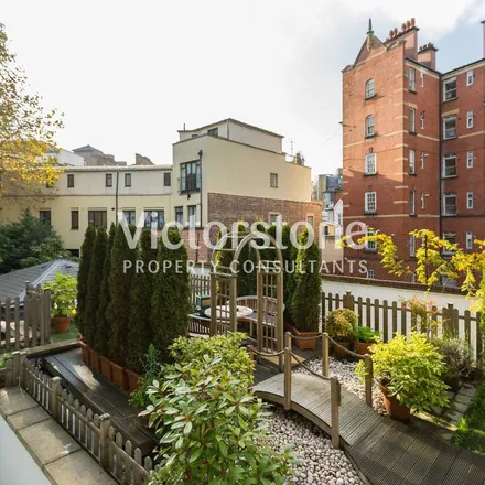 Rent this 1 bed apartment on 29 Cartwright Gardens in London, WC1H 9EH