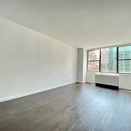 Image 7 - The Delegate, 301 East 45th Street, New York, NY 10017, USA - Apartment for rent