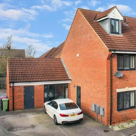 Buy this 5 bed house on Brantwood Close in Milton Keynes, MK4 4FP