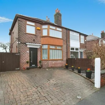 Buy this 3 bed duplex on Edale Avenue in Stockport, SK5 6SS