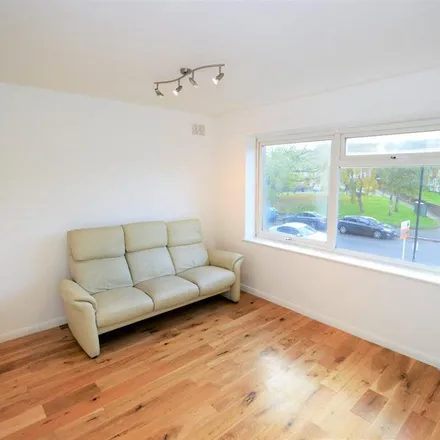 Rent this 1 bed apartment on Avenue Road in London, SE25 4EH