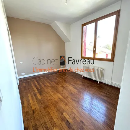 Rent this 5 bed apartment on 2 Avenue Laplace in 94110 Arcueil, France